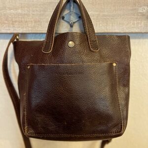 PORTLAND LEATHER GOODS MEDIUM CROSSBODY TOTE IN COLDBREW WITH SNAP CLOSURE